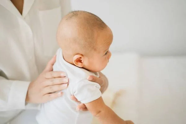 Một số bệnh trẻ thường mắc khi giao mùa